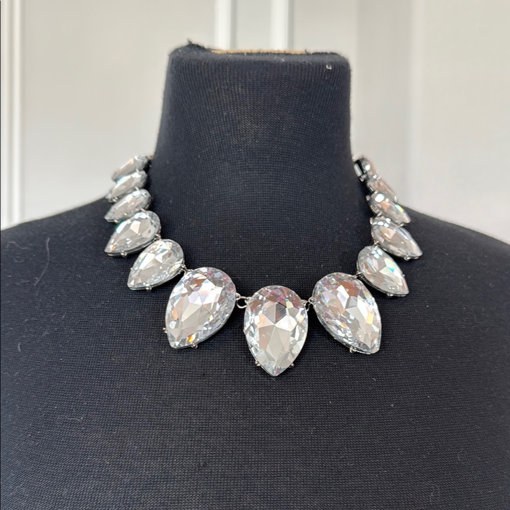 Elegant Silver Teardrop Necklace